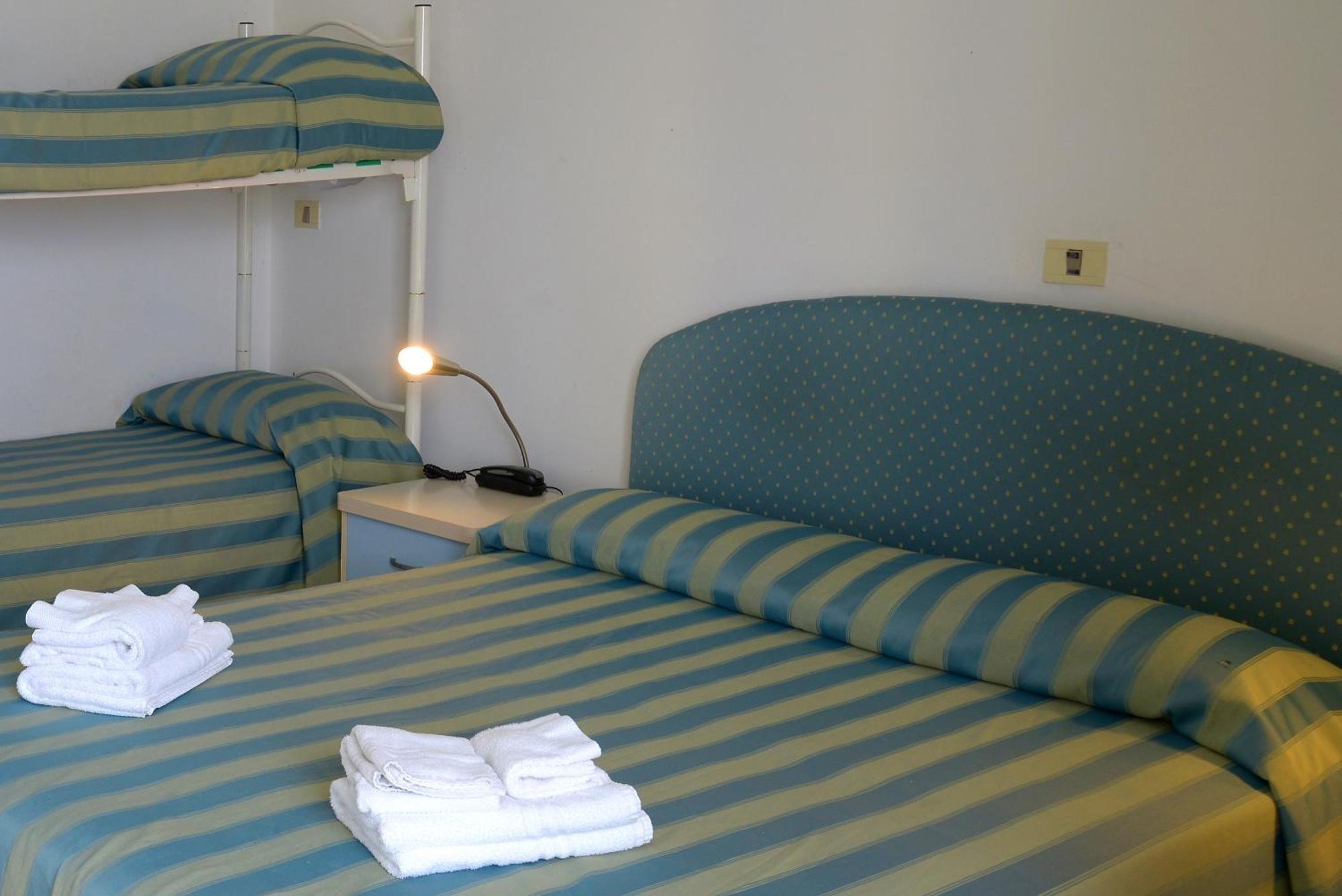Hotel Embassy 페자로 외부 사진